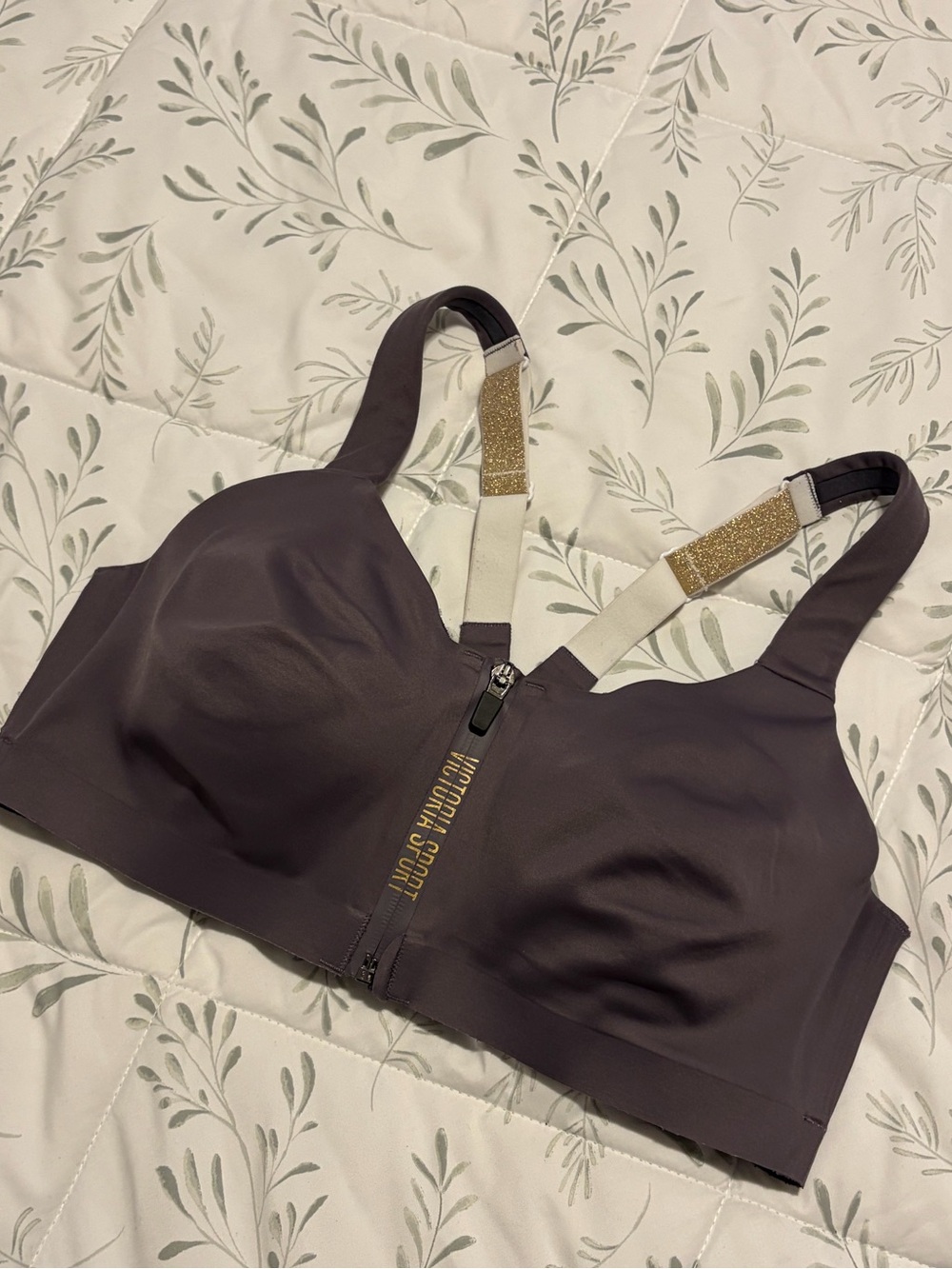 Victorias Secret Incredible Knockout Max Support Sports Bra 36D Zip Front Purple